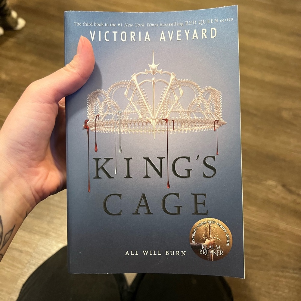 King’s Cage by Victoria Aveyard